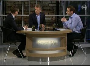 Fréttamenn ræða við fréttamenn um hvernig best sé að haga réttarhöldum til þæginda fyrir fréttamenn.